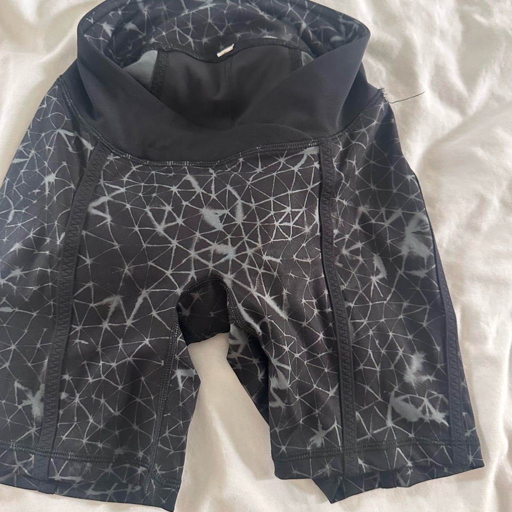 Lululemon Black Geometric Patterned Cycling Shorts